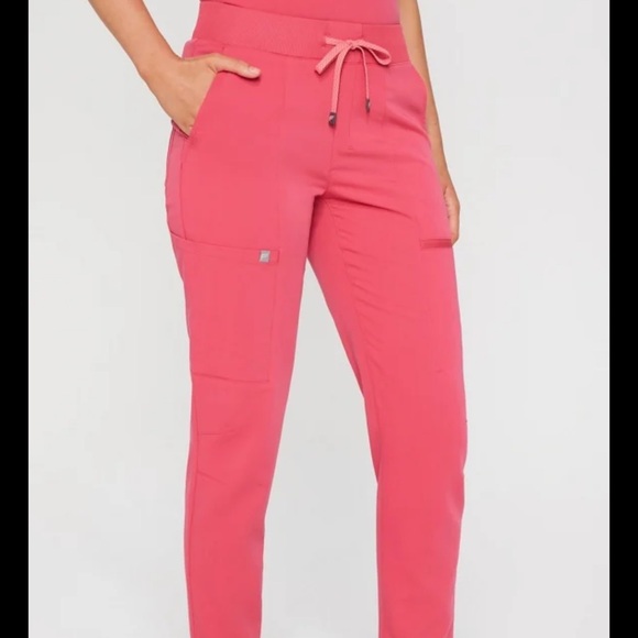 Fabletics Scrub Set - Picture 2 of 2